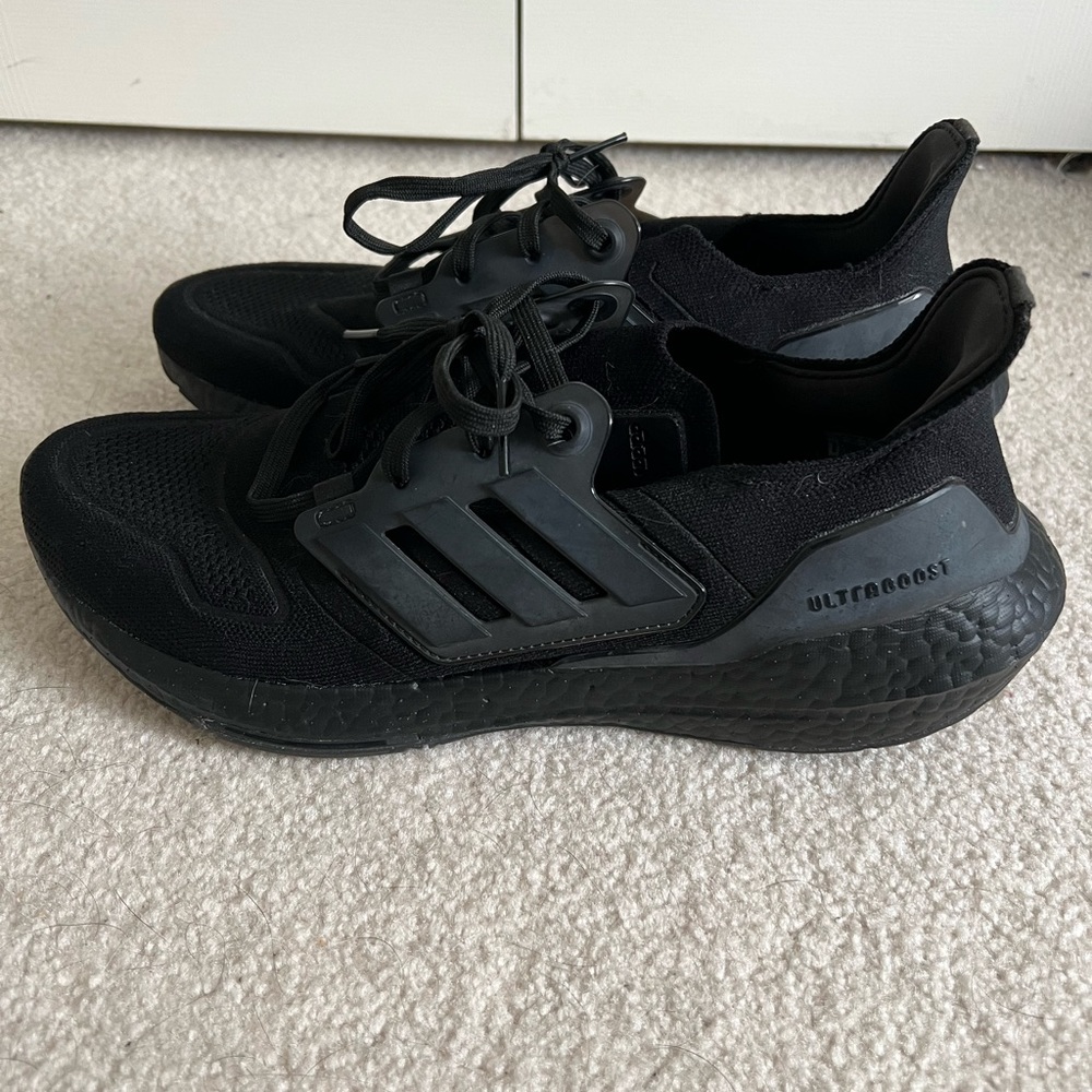 Solid Black Men’s Adidas Ultraboost